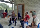 Patroli-dan-Sambang-Bhabinkamtibmas-Aipda-Kornelius-Jemarus-di-Desa-Benteng-Tubi,-Kecamatan-Rahong-Utara