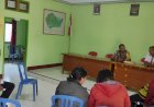Bripka-Adrianus-G.-Suman-Himbau-Staf-Desa-Compang-Ndehes-untuk-Bijak-dalam-Berpolitik-dan-Sosialisasikan-Bahaya-TPPO