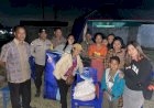 Bhabinkamtibmas-Waso-Kawal-Penyaluran-Sembako-bagi-Warga-Terdampak-Gempa-Bumi