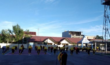 Jaga-Ketahanan-Tubuh-Di-Era-New-Normal,-Polres-Manggarai-Lakukan-Senam.