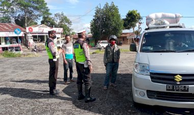 Cara-Unik-Sat-Lantas-Polres-Manggarai-Ajak-Pengendara-Cegah-Penyebaran-Covid---19