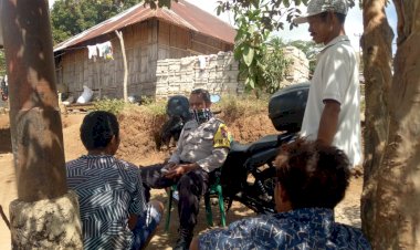 Sambangi-Tokoh-Masyarakat-Bhabinkamtibmas-Imbau-Tentang-Protokol-Kesehatan