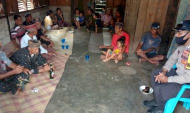 Bhabinkamtibmas-Desa-Golo-Cador-Ajak-Warga-Ikuti-Protokol-Kesehatan.