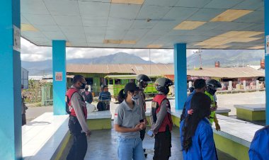 COVID--19-MASIH-ADA,-POLRES-MANGGARAI-BERSAMA-ALIANSI-MAHASISWA-MANGGARAI-LAKUKAN-PENYEMPROTAN-DESINFEKTAN.