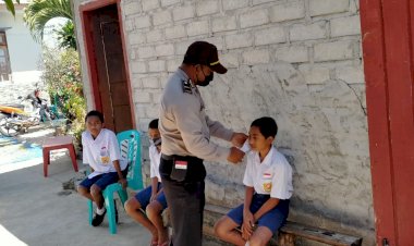 Datangi-Pelajar,-KBO-Binmas-Sosialisasi-Tentang-Protokol-Kesehatan-di-Ruang-Publik.