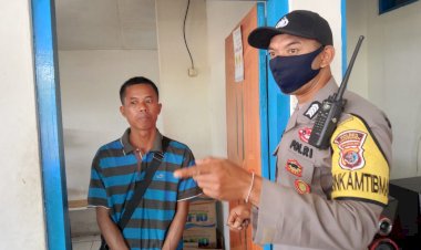 Tak-Pakai-Masker-Saat-Jualan,-Bhabinkamtibmas-Polres-Manggarai-Datangi-Pemilik-Warung-Bakso.