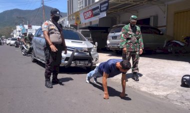 TNI-Polri-Bersama-Pemda-Beri-Sanksi-Push-Up-Bagi-Warga-Yang-Tidak-Menggunakan-Masker.