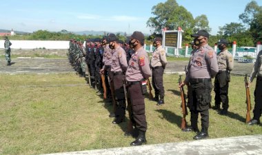 Kapolres-Manggarai-Hadiri-Upacara-Ziarah-Nasional-Peringati-Hut-TNI-Ke-75.