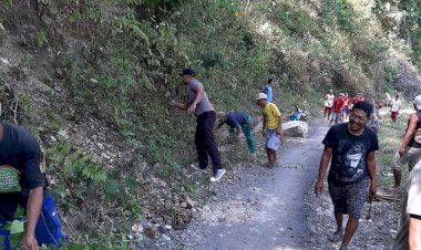 Bhabinkamtibmas-Desa-Beamese-Lakukan-Baksos-Persiapan-Misa-Imamat-Mgr.Siprianus
