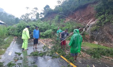 Longsor-Di-Jalan-Jurusan-Ruteng---Labuan-Bajo