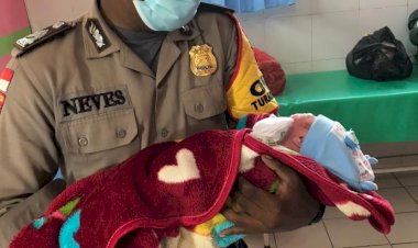 Aksi-Heroik-Bhabinkamtibmas-Polres-TTU-Bantu-Persalinan-Seorang-Ibu-di-Mobil-Dinas-Sat-Binmas