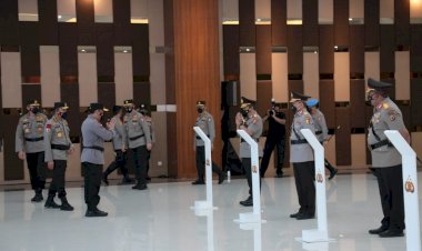 Dilantik-Kapolri-Jadi-Kabaintelkam,-Putra-Papua-Irjen-Paulus-Waterpauw-Resmi-Naik-Bintang-Tiga