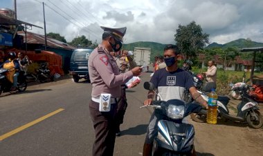 Satuan-Lalu-Lintas-Berikan-Himbauan-Simpatik