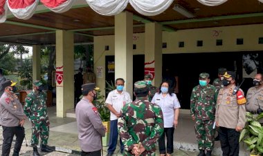 Panglima-TNI-dan-Kapolri-Tinjau-Vaksinasi-Massal-Pelaut-hingga-Pekerja-Pelabuhan-Tanjung-Priok