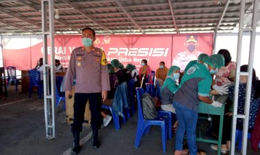 Kegiatan-Vaksinasi-Massal-Tahap-1-di-Halaman-Polres-Manggarai.