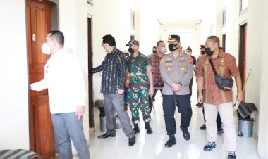 Tinjau-Tempat-Isolasi-Terpusat-Pasien-Covid-19,-Kapolres-Manggarai-Bersama-Bupati-Dan-Robongan-Datangi-Wisma-Atlit