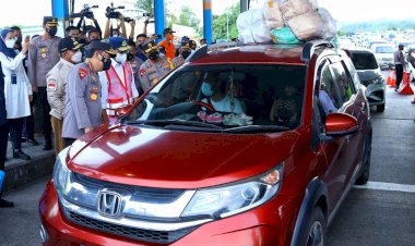 Tinjau-Arus-Balik-di-Bakauheni-,-Kapolri-Minta-Masyarakat-Manfaatkan-WFH-dan-Libur-Sekolah