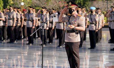 Beri-Penghormatan-ke-TMP-Kalibata,-Kapolri-Lanjutkan-Semangat-Pahlawan-Wujudkan-Indonesia-Emas