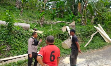 Kegiatan-Patroli-dan-Sambang-Warga-Desa-Persiapan-Liang-Tongke