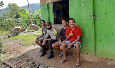 Bhabinkamtibmas-Kec.-Rahong-Sambangi-Warga