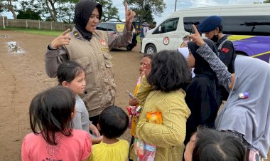 Upaya-Polri-Kembalikan-Senyum-Anak-anak-dan-Ibu-ibu-Korban-Gempa-Cianjur