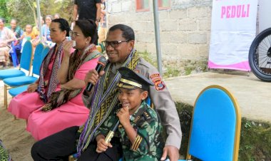 Kapolda-NTT-menyebut-Caesar-Hendrik-Meo-Tnunay-atau-yang-biasa-di-sapa-Nono-sebagai-Bintang-dari-Selatan-Indonesia.