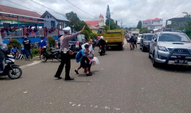 Sat.-Lantas-Laksanakan-Pengaturan-Lalu-Lintas-Siang-Hari