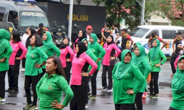 Pererat-Silaturahmi,-Polres-Manggarai-Laksanakan-Kegiatan-Olahraga-Bersama-Kompi-2-Yon-B-Pelopor-Brimobda-NTT-dan-Kodim-1612-Manggarai