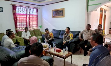 Silaturahmi,-Kapolres-Manggarai-Sambangi-Tokoh-Masyarakat-Kec.-Reok