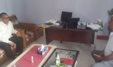 Akses-Jalan-Terputus-Akibat-Tanah-Longsor,-Kasat-Intelkam-Polres-Manggarai-Sambangi-BPBD