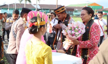 Kunjungan-Kerja-Kapolda-NTT-IRJEN-POL.-Drs.-JOHNI-ASADOMA,-M.Hum-Bersama-Ibu-Ketua-Bhayangkari-Daerah-NTT--Ny.-VERA-JOHNI-ASADOMA--Di-Wilayah-Hukum-Polres-Manggarai