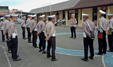 Personel-Sat-Lantas-Polres-Manggarai-melaksanakan-Apel-Pagi-Persiapan-Penjagaan-dan-Pengaturan-Arus-lalu-Lintas