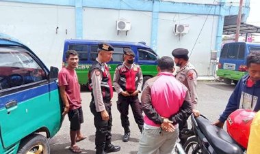 Jaga-Stabilitas-Kamtibmas,-Anggota-Samapta-Lakukan-Patroli-Dialogis-dan-Pengaturan-Arus-Lalin-di-Kota-Ruteng