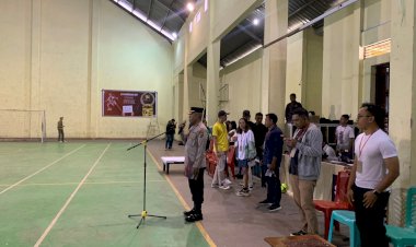 KOMPOL-KAREL-LEOKUNA-Mewakili-Kapolres-Manggarai-dalam-Pembukaan-Turnamen-Futsal-AK-13-Manggarai-Cup-2023