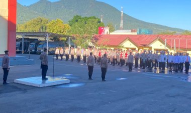 Apel-Mingguan-Polres-Manggarai-Dipimpin-Oleh-Kapolres-AKBP-Edwin-Saleh-S.I.K,M.H