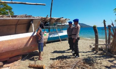 Kasat-Polairud-IPTU-JESSY-SILAHOOY-dan-Anggota-Sambangi-Pesisir-Dusun-Tempode-untuk-Memberi-Himbauan-kepada-Nelayan