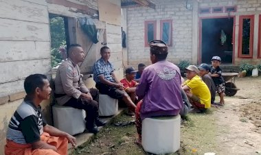 Bripka-Theodorus-Angkat,-Membangun-Keamanan-dan-Keharmonisan-di-Desa-Umung-melalui-giat-Sambang-dan-Patroli.