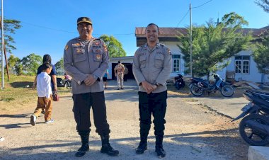 Anggota-Polres-Manggarai-Sukses-Amankan-Pelaksanaan-Misa-Minggu-di-Gereja-Gereja-Kecamatan-Langke-Rembong