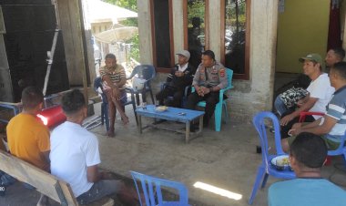Bhabinkamtibmas-Sambangi-Warga-di-Kecamatan-Wae-Ri'i,-Kabupaten-Manggarai,-beri-Himbauan-Bahaya-TPPO