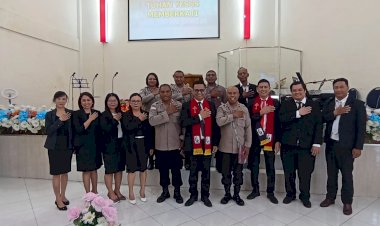 Gelar-Minggu-Kasih:-Waka-Polres-Manggarai-dan-Anggota-Polres-Mengikuti-Ibadah-Mingguan