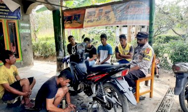 Bripka-Stanislaus-K.Tandi-Himbau-Warga-Kecamatan-Reok-Barat-untuk-Pencegahan-TPPO,-Karhutla,-dan-Aktifkan-Poskamling