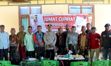 Polres-Manggarai-Gelar-Jumat-Curhat-Bersama-Warga-Kelurahan-Compang-Tuke-dan-Wali