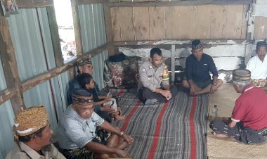 Patroli-Dialogis-Bripka-Stanislaus-K.Tandi-Himbau-Warga-Reok-Barat-Waspada-Terhadap-TPPO-dan-Karhutla