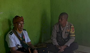 Bhabinkamtibmas-Kecamatan-Reok-Barat,-Bripka-Semris-Bell,-Sampaikan-Himbauan-Penting-di-Dusun-Repu,-Desa-Torong-Koe