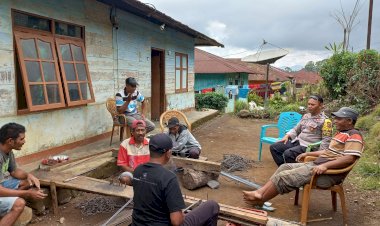 Bhabinkamtibmas-Kecamatan-Langke-Rembong-Ajak-Warga-Sadar-Kamtibmas