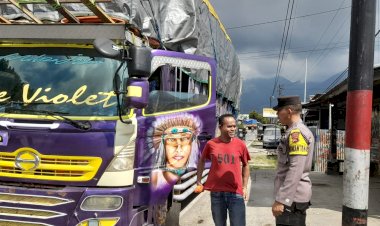 Harkamtibmas-Wilayah-Binaan-Bripka-Damasus-S.-Sunding-di-Kecamatan-Langke-Rembong-Melakukan-Patroli-Pencegahan