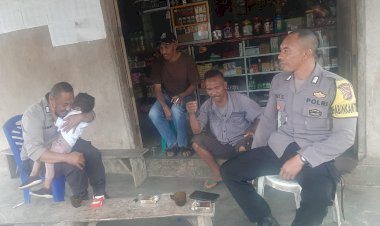 Cegah-TPPO,-BRIPKA-Damasus-S.-Sunding,-Bhabinkamtibmas-Kecamatan-Langke-Rembong,-Melakukan-Sambang-ke-Rumah-Warga
