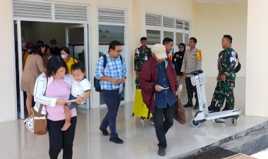 KP3-Udara-Lakukan-Pengamanan-aktifitas-Penumpang-Pesawat-di-Bandar-Udara-Frans-Sales-Lega-Ruteng