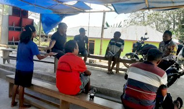 Bhabinkamtibmas-Bripka-Stanislaus-K.Tandi-Himbau-Warga-di-Kampung-Repu,-Ds.-Torong-Koe,-Kec.-Reok-Barat