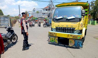 Samapta-Polres-Manggarai-Jalankan-Patroli-Dialogis-jaga-Kamtibmas-dan-Kenyamanan-Masyarakat-Ruteng